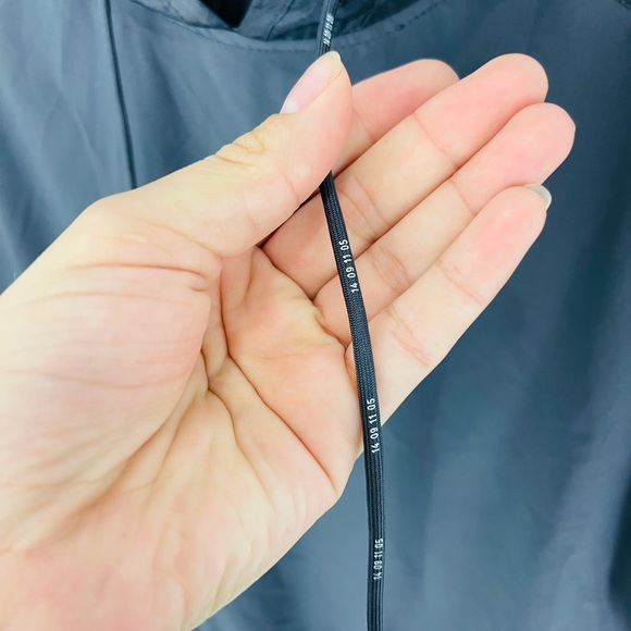 - NWT NIKE BLACK Sportswear Tech Pack Short Sleeve Vest Hoodie - Picture 10 of 12